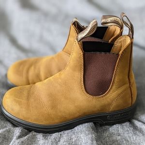 Blundstones size 8.5 US